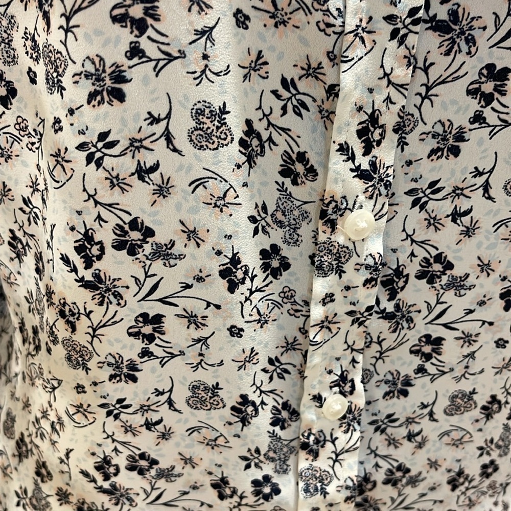 Banana Republic Dillon Floral Button Up ✨ - Picture 3 of 9